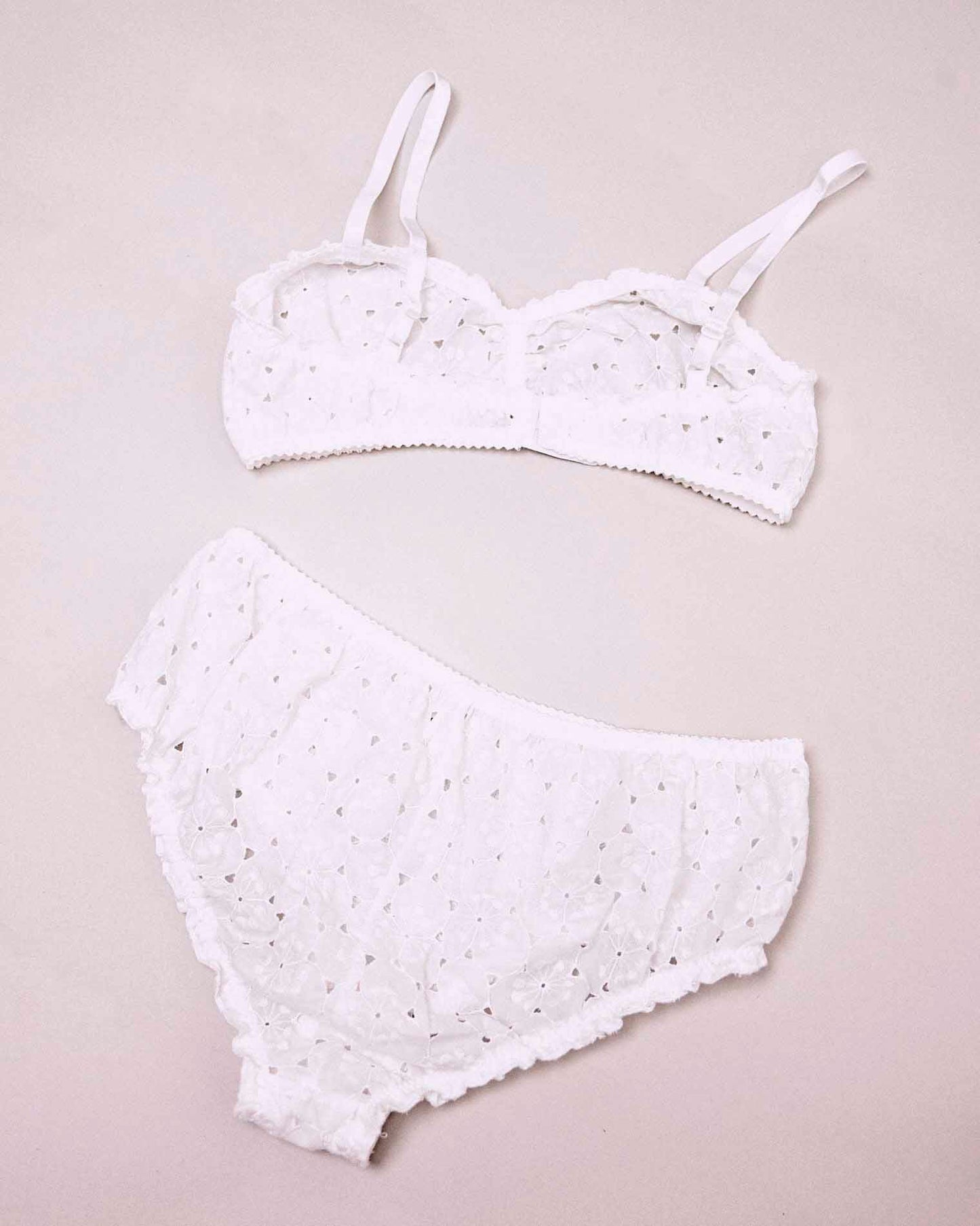 White lace underwear set